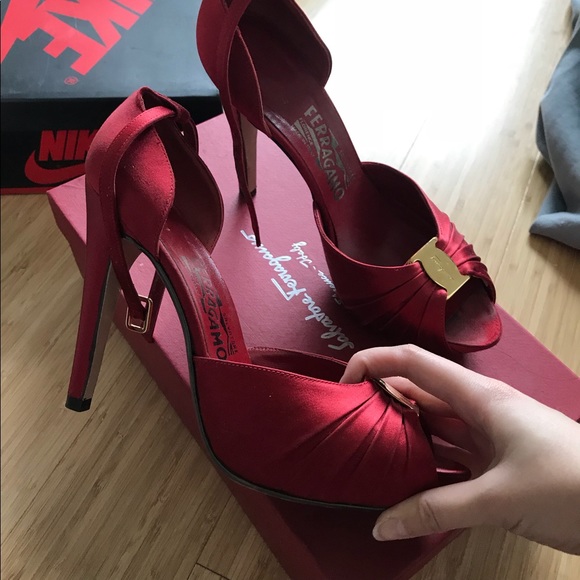 Authentic Salvatore Ferragamo high heels size 5.5 - Picture 2 of 6